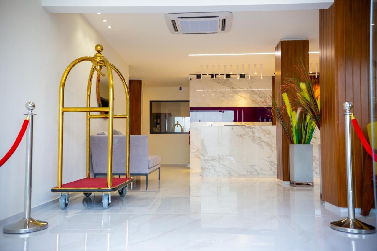 Silver Moon Hotel 阿比让 外观 照片